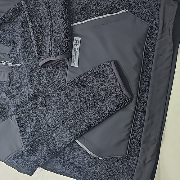 New With Tags Under Armour Pullover - Picture 7 of 7